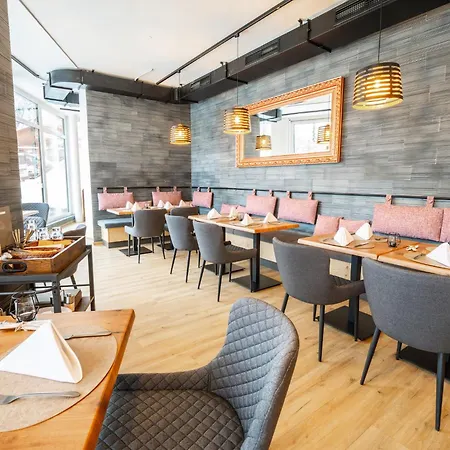 Lovely With Space For 4 People 菲伯布伦